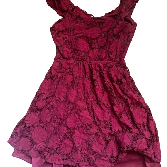 Monteau red lacy dress, size s - Picture 3 of 3